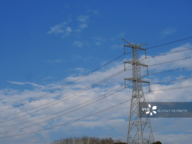 蓝天下的电塔图片素材