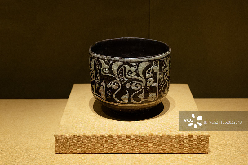 波斯文化-库法体铭文陶碗图片素材