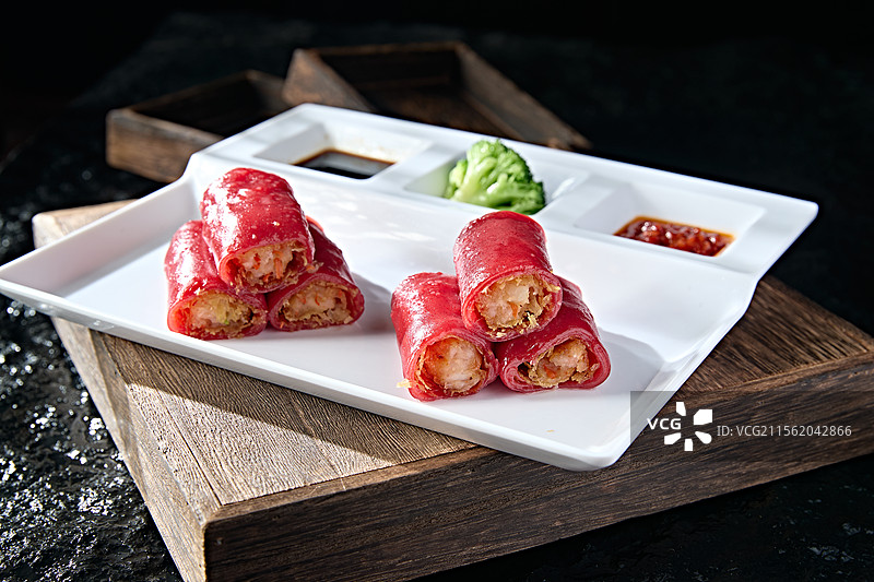 港式茶餐红曲米皮肠粉炸蛋猪肉卷图片素材