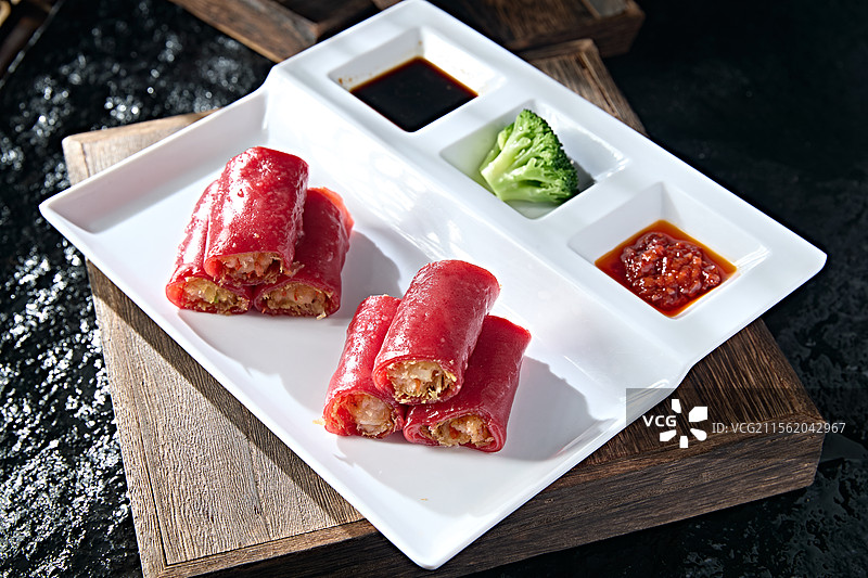 港式茶餐红曲米皮肠粉炸蛋猪肉卷图片素材