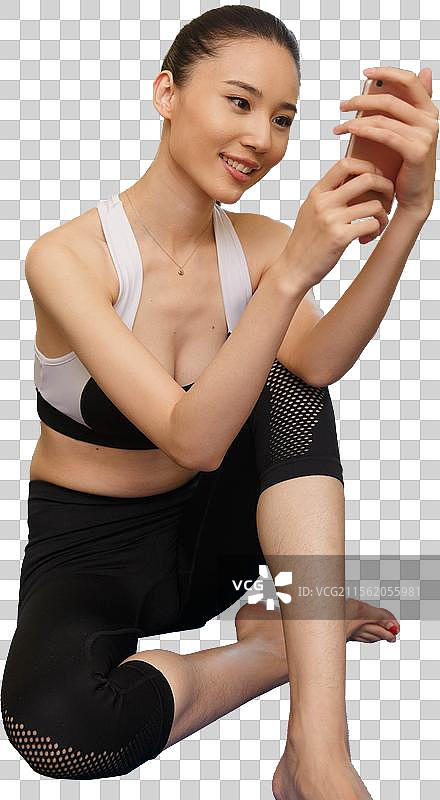 健身女人看手机图片素材