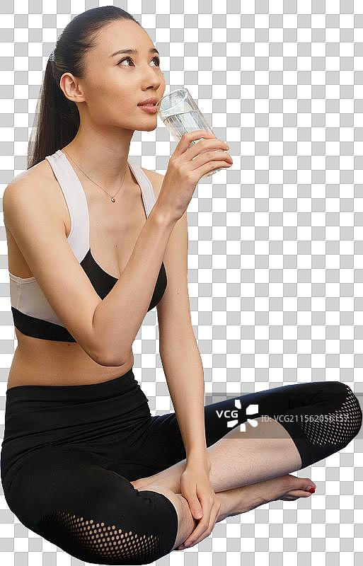 健身的青年女人喝水图片素材