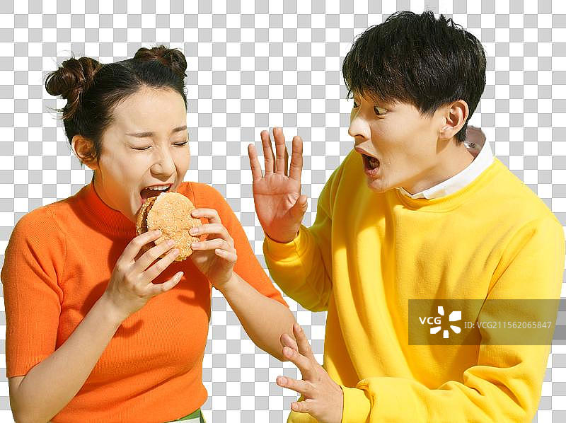 青年情侣吃汉堡包图片素材