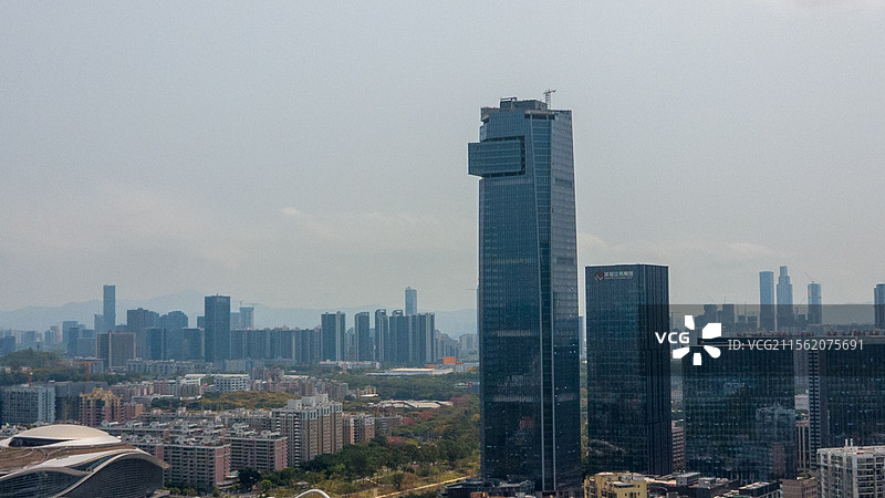 航拍全景：晴天深圳市南山区西丽街道留仙洞大沙河-城市天际线-城市风光建筑图片素材