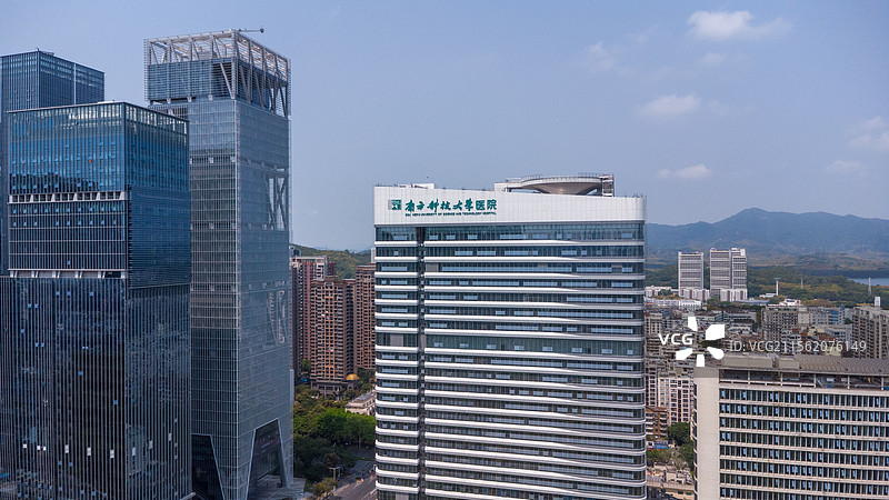 航拍全景：深圳市南山区西丽留仙洞南方科技大学-医院外科综合大楼-城市风光建筑图片素材