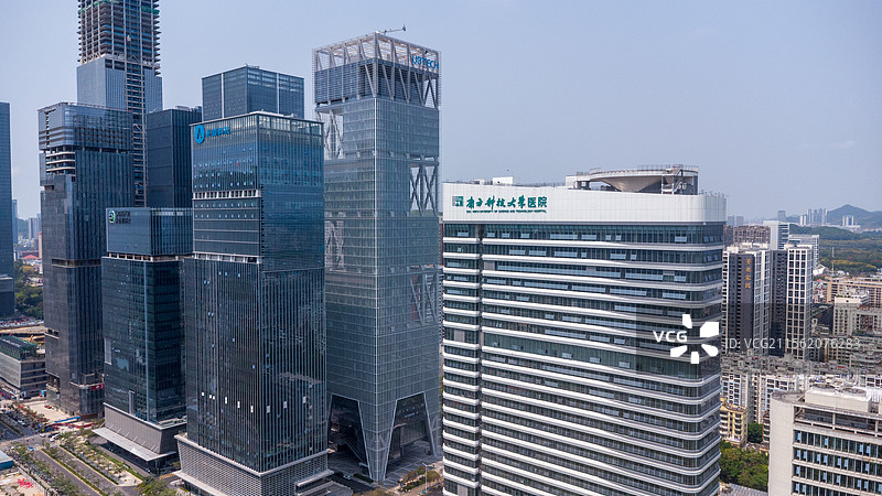 航拍全景：深圳市南山区西丽留仙洞南方科技大学-医院外科综合大楼-城市风光建筑图片素材