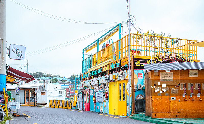 色彩缤纷的韩国釜山甘川文化村风光图片素材