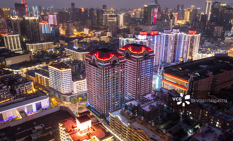 湖北省武汉市硚口区 汉正街道 夜幕下灯火辉煌的现代都市繁华景象图片素材