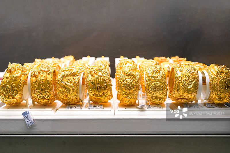 黄金手镯饰品项链金价图片素材