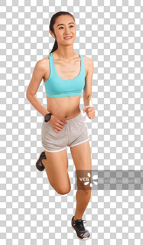 青年情侣在沙滩上奔跑图片素材