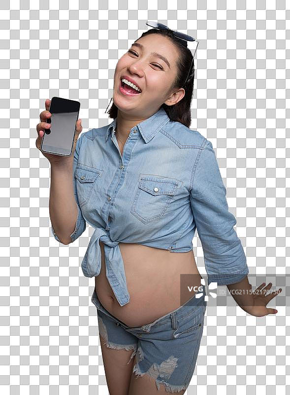 穿着时尚的孕妇拿着手机图片素材