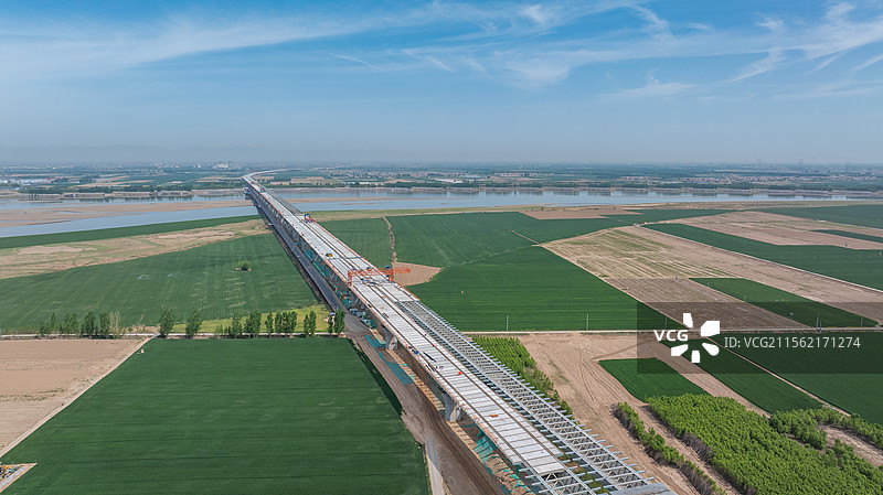 河南省焦作市孟州市在建沁伊高速公路跨黄河立交桥图片素材