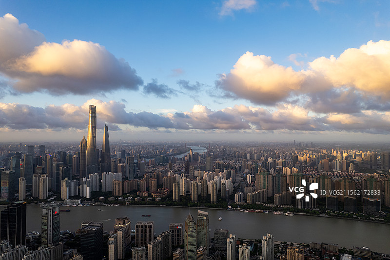 航拍上海陆家嘴三件套水晶天辉煌日落图片素材