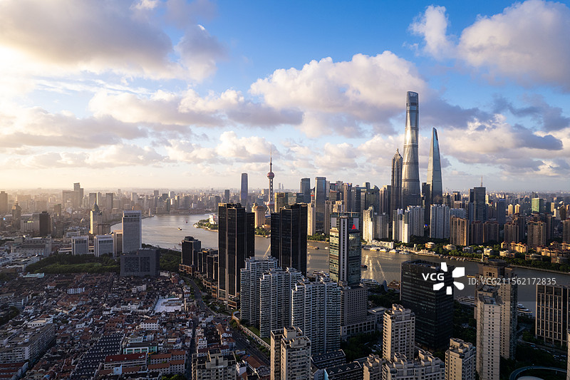 航拍上海陆家嘴三件套水晶天辉煌日落图片素材