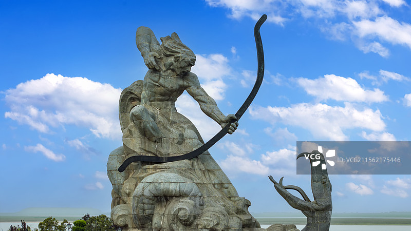 湖南 岳阳 巴陵广场 后羿斩巴蛇雕像图片素材