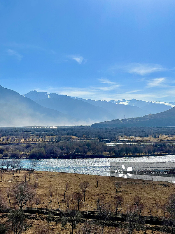 冬季西藏林芝巴宜区·苯日景区 雅尼湿地江河汇流图片素材