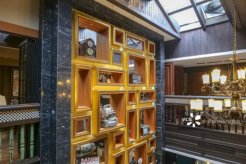 山东济南小广寒电影博物馆（电影艺术餐厅）-电影设备柜子图片素材