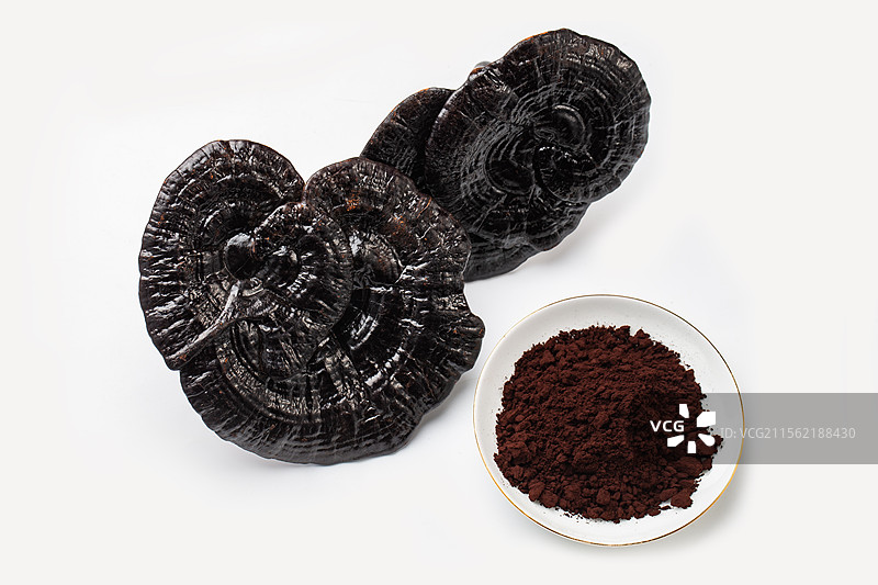 白背景上的中医中药材食材特写灵芝孢子粉图片素材