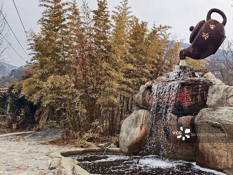 青岛市平度市茶山风景区茶壶雕塑图片素材