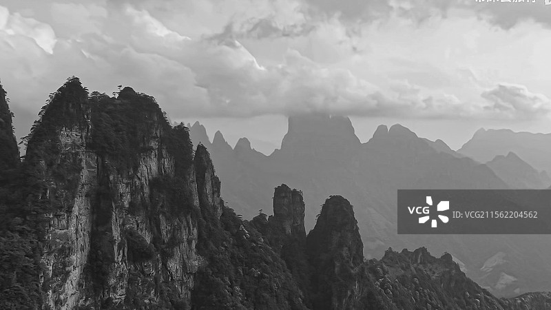 中国广西来宾市金秀瑶族自治县圣堂山水墨风光。图片素材