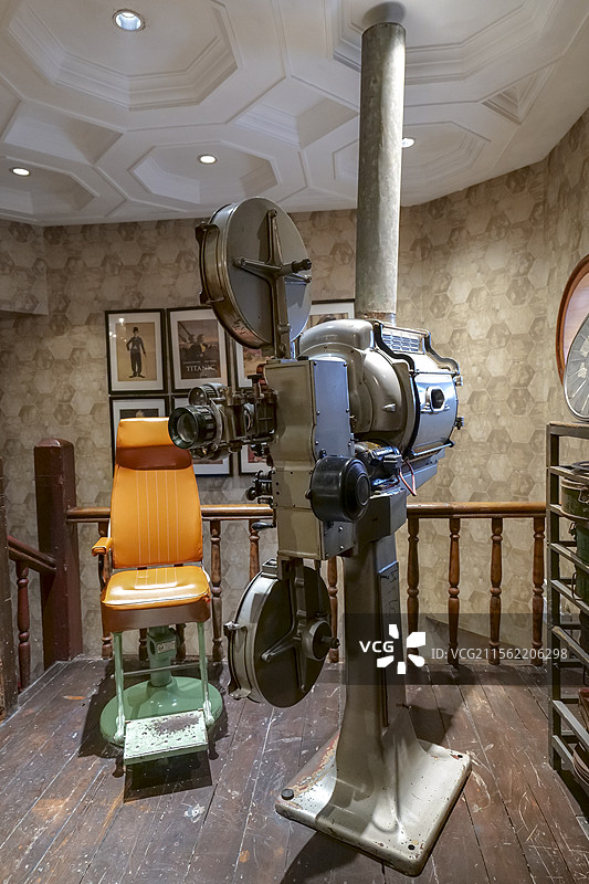 松花江5502型35毫米氙灯座式电影放映机 山东济南小广寒电影博物馆图片素材