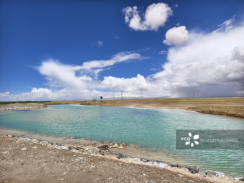 可可西里路上的湖图片素材