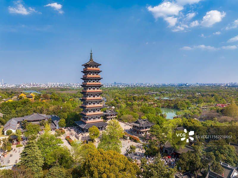 江苏，扬州市，扬州大运河文化旅游度假区·大明寺，栖灵塔，蜀冈-瘦西湖风景名胜区，都市天际线，春季航拍图片素材