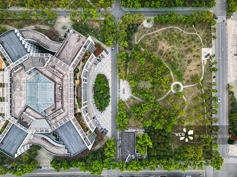 湖北武汉中南财经政法大学独特建筑航拍全景图片素材