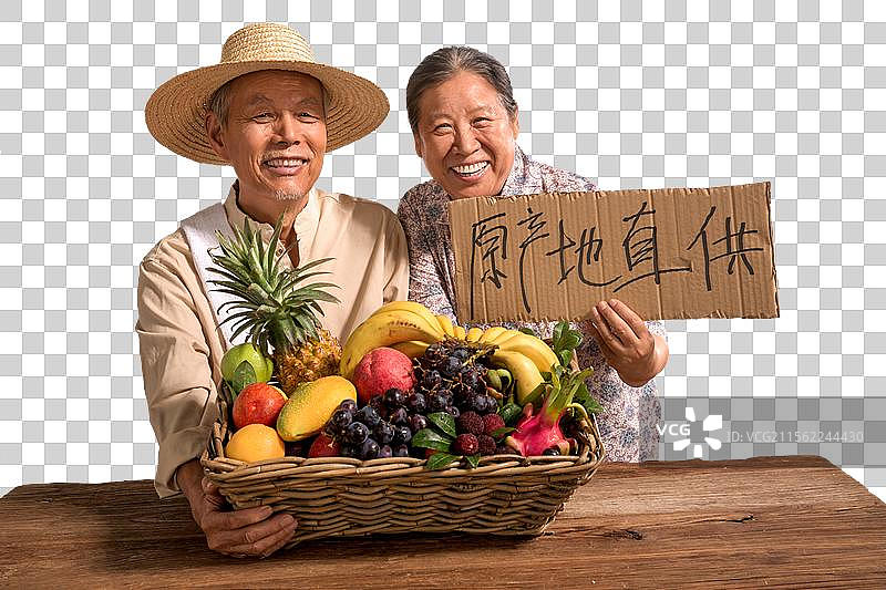 农民夫妇出示自家水果图片素材