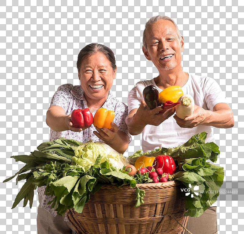 农民夫妇出示自家蔬菜图片素材