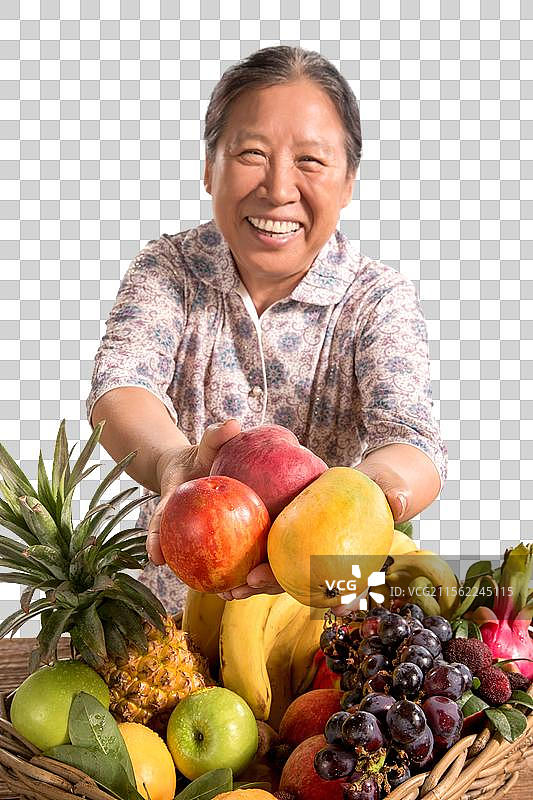 老农民出示自家水果图片素材