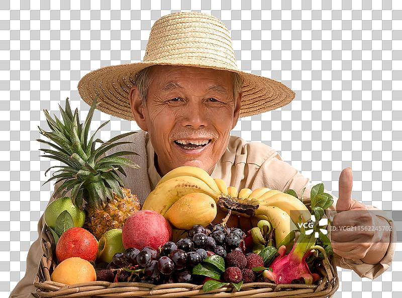 老农民出示自家水果图片素材