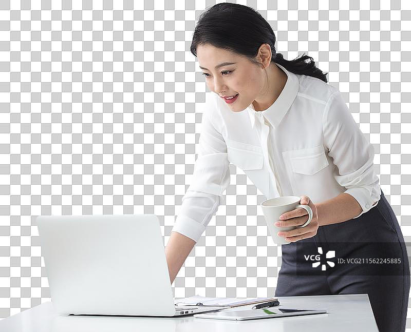 青年商务女人使用笔记本电脑办公图片素材