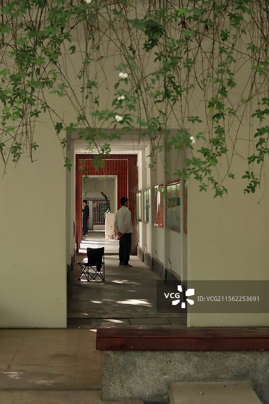 成都西南民族大学图书馆图片素材