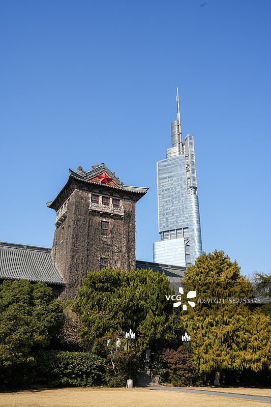 南京大学，南京大学鼓楼校区北大楼，南京古今同框图片素材