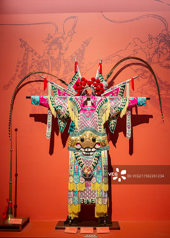 非遗中国传统服饰红女靠图片素材