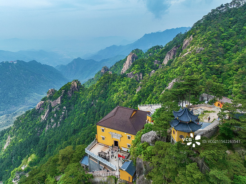 观音峰念佛堂与奇峰奇石+安徽省池州市青阳县九华山风景区-天台景区图片素材