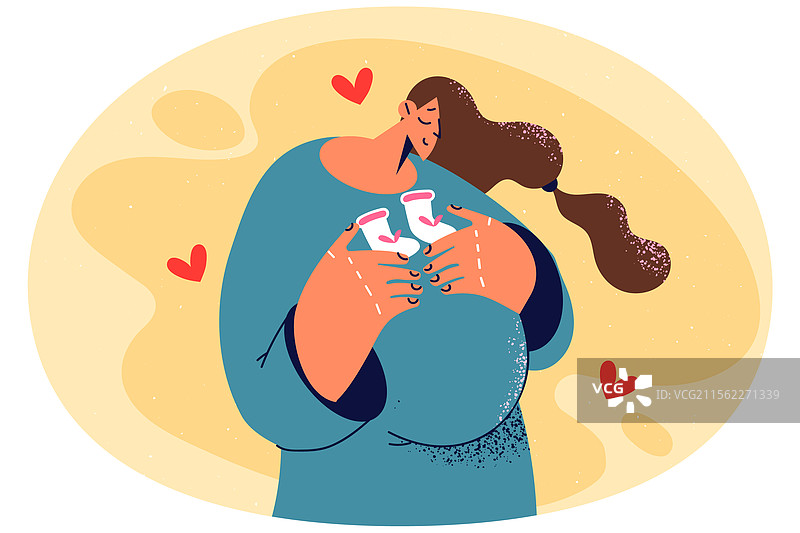 微笑的孕妇对母亲身份感到兴奋图片素材