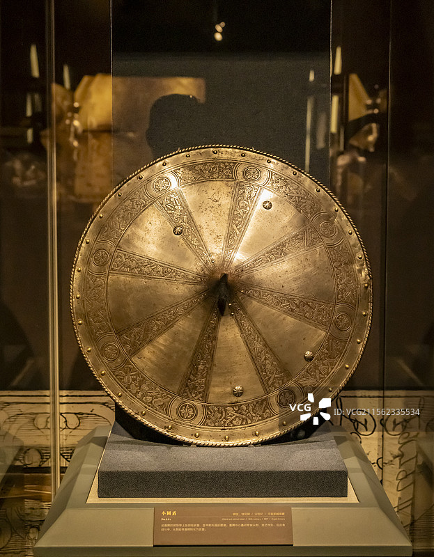 南山博物馆《钢铁与荣耀：欧洲骑士盔甲与文化展》展出意大利都灵文物：小圆盾图片素材