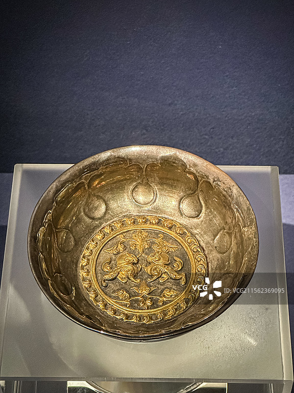 唐代 鎏金双狮纹银碗 陕西历史博物馆 何家村窖藏 大唐遗宝展图片素材