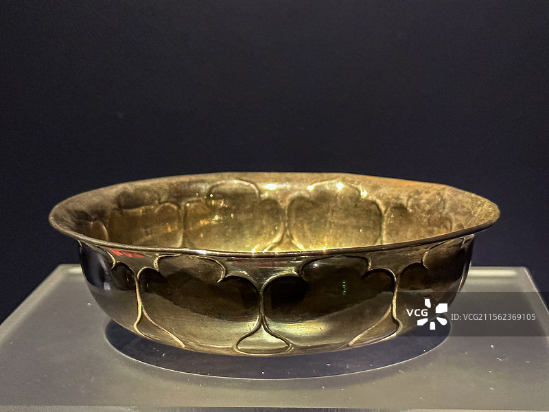 唐代 鎏金双狮纹银碗 陕西历史博物馆 何家村窖藏 大唐遗宝展图片素材