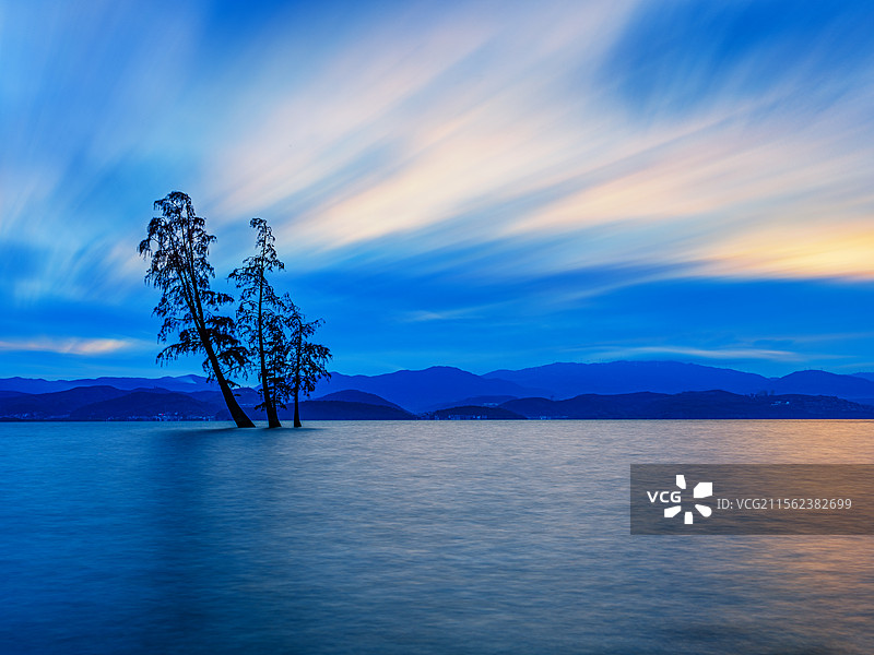 云南大理洱海日出自然风光图片素材