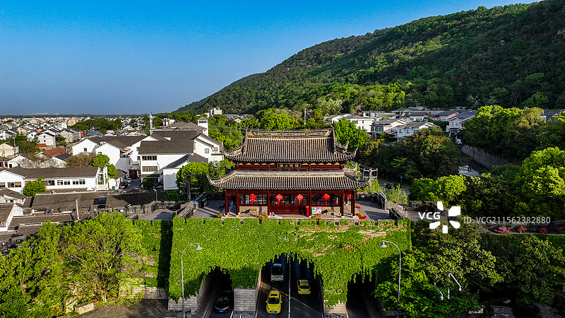 虞山与常熟城门图片素材