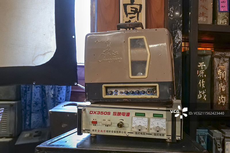 长江F16-4型移动式电影放映机 山东济南小广寒电影博物馆图片素材