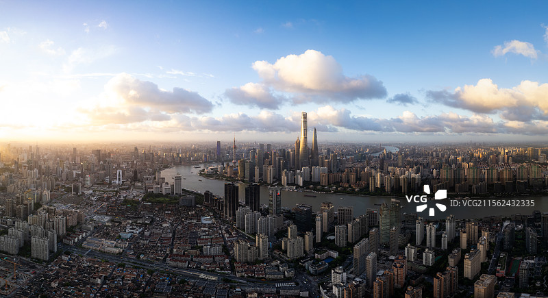 航拍上海陆家嘴三件套水晶天辉煌日落图片素材