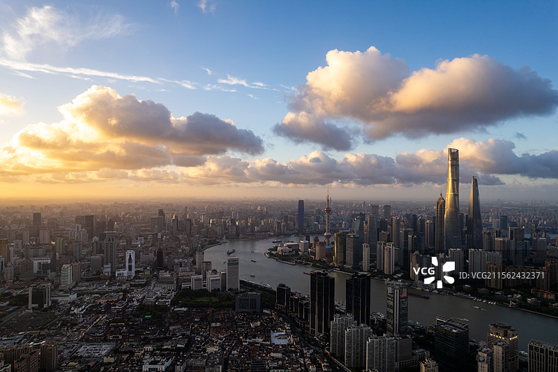 航拍上海陆家嘴三件套水晶天辉煌日落图片素材