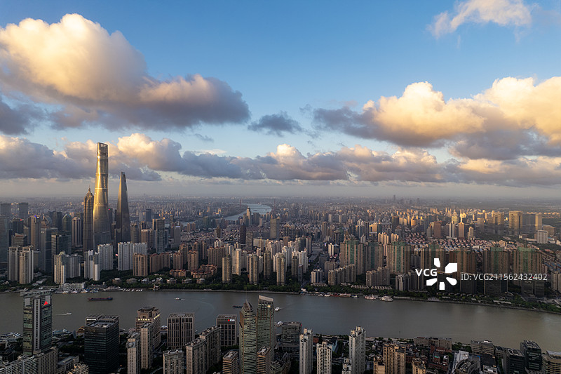 航拍上海陆家嘴三件套水晶天辉煌日落图片素材
