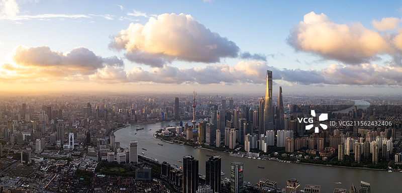 航拍上海陆家嘴三件套水晶天辉煌日落图片素材