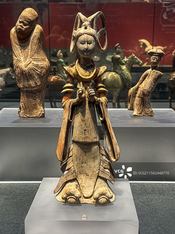 唐代 彩绘双环髻女舞俑 长武县唐墓出土 陕西历史博物馆图片素材