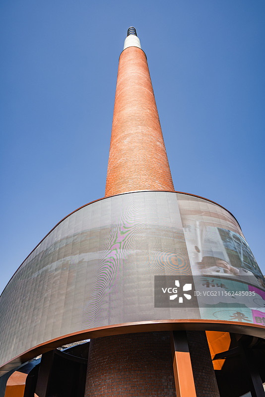 江苏宜兴市陶二厂的建筑，蓝天下别有特色，吸引众多游人前去打卡拍照图片素材